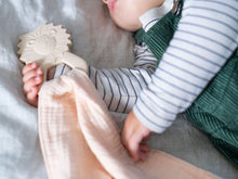 Load image into Gallery viewer, Ari Lion Comforter / Silicone Teether Combo - Natural
