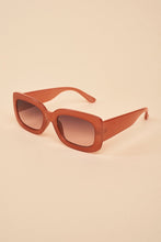 Load image into Gallery viewer, Everlee Sunglasses - Peach

