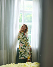 Load image into Gallery viewer, Follow The Sun Linen Robe
