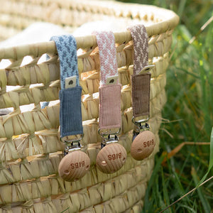 Pacifier Clip - Dark Oak/Vanilla