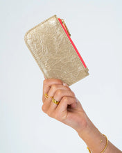 Load image into Gallery viewer, Centro Wallet - Light Gold Crinkle
