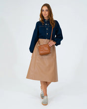 Load image into Gallery viewer, Linton Crossbody - Tan Pebble
