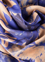Load image into Gallery viewer, Kimono Gown China Blue Blooms
