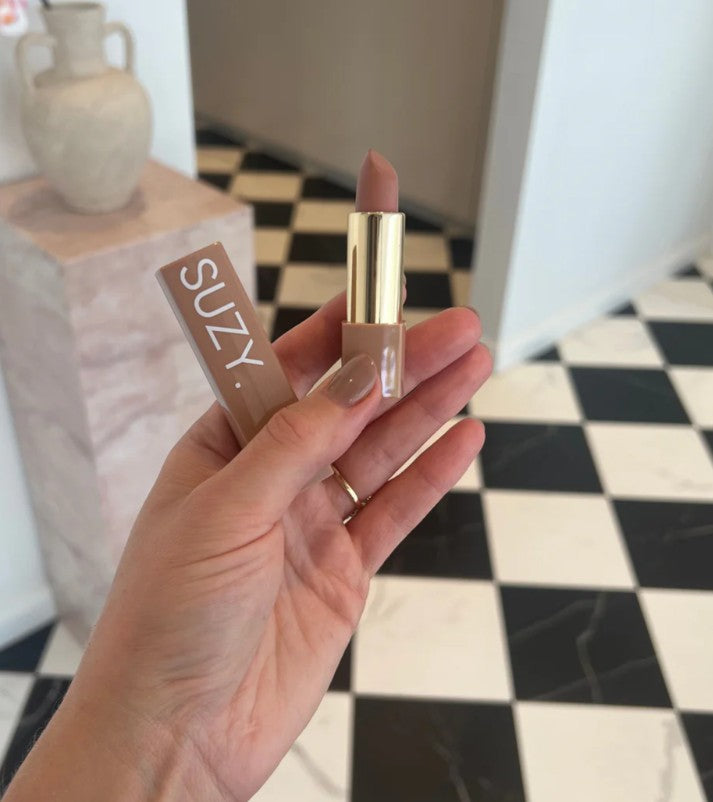 Suzy Lipstick Honey Satin