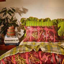 Load image into Gallery viewer, Naia Linen Pillowcase Set - Garnet
