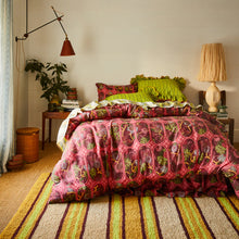 Load image into Gallery viewer, Naia Linen Pillowcase Set - Garnet
