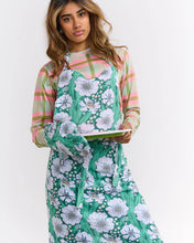 Load image into Gallery viewer, Tumbling Flowers Green Oven Mitt
