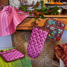 Load image into Gallery viewer, Genevieve Pot Holder Set
