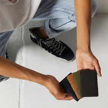 Load image into Gallery viewer, Flip Wallet - Black

