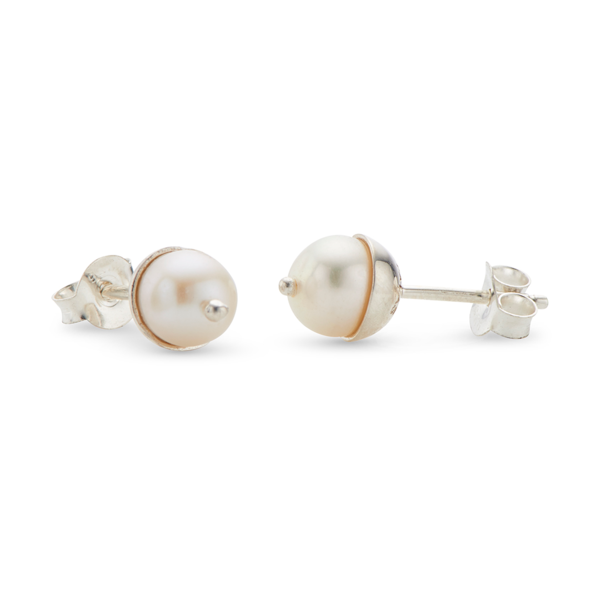 Pearl stud Earrings