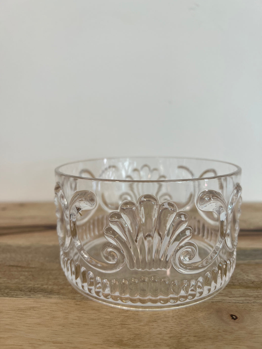 Acrylic Snack Bowl Scollop Clear