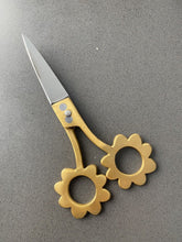 Load image into Gallery viewer, Flower Brass Scissors
