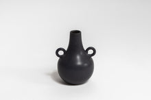 Load image into Gallery viewer, Sven Vase Available in 2 Colours
